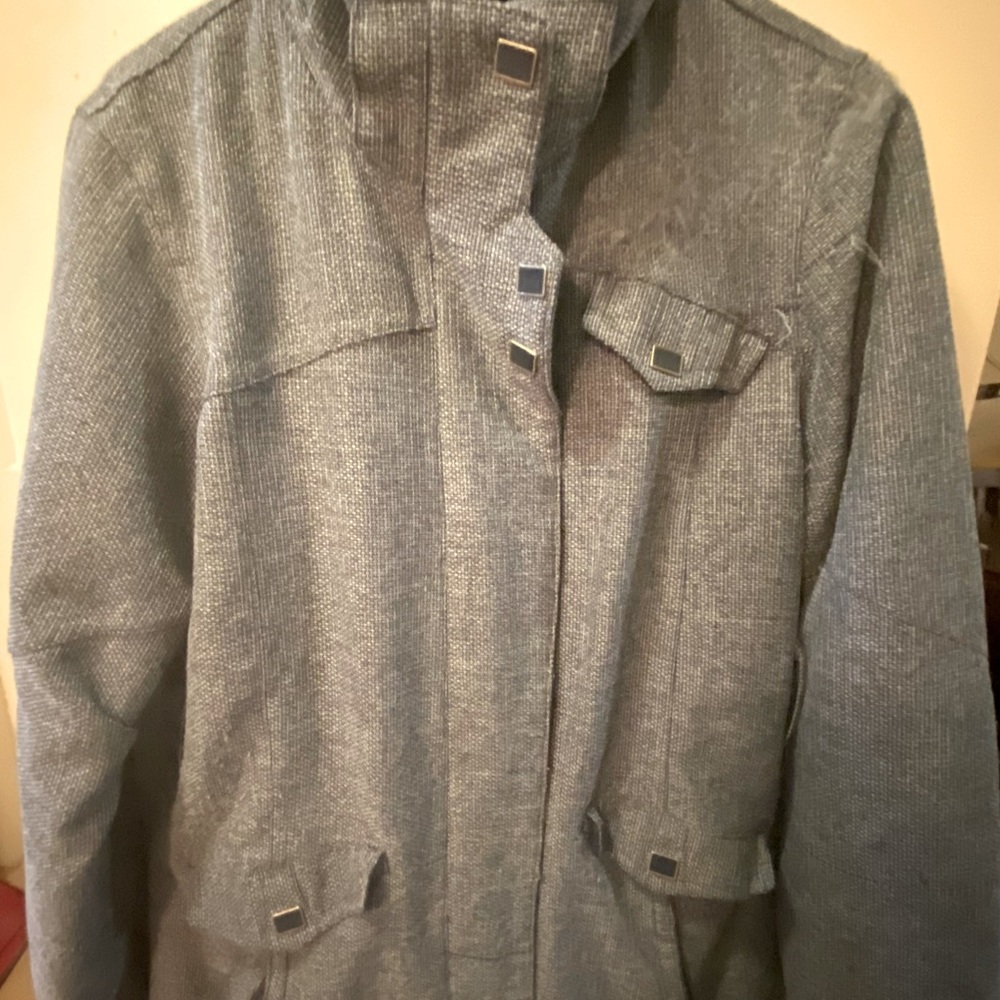 Selling grey size L beautiful jacket for a great price